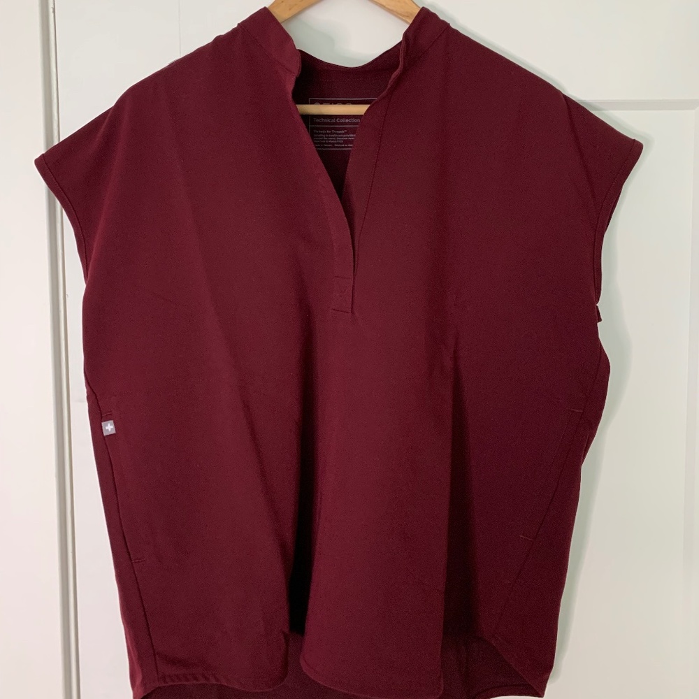Figs Scrub Top- RAFAELA Size Small, burgundy